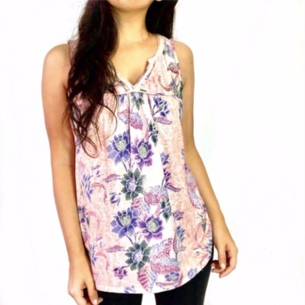 Anthropologie Akemi + Kin Sleeveless Blouse in Pink Floral